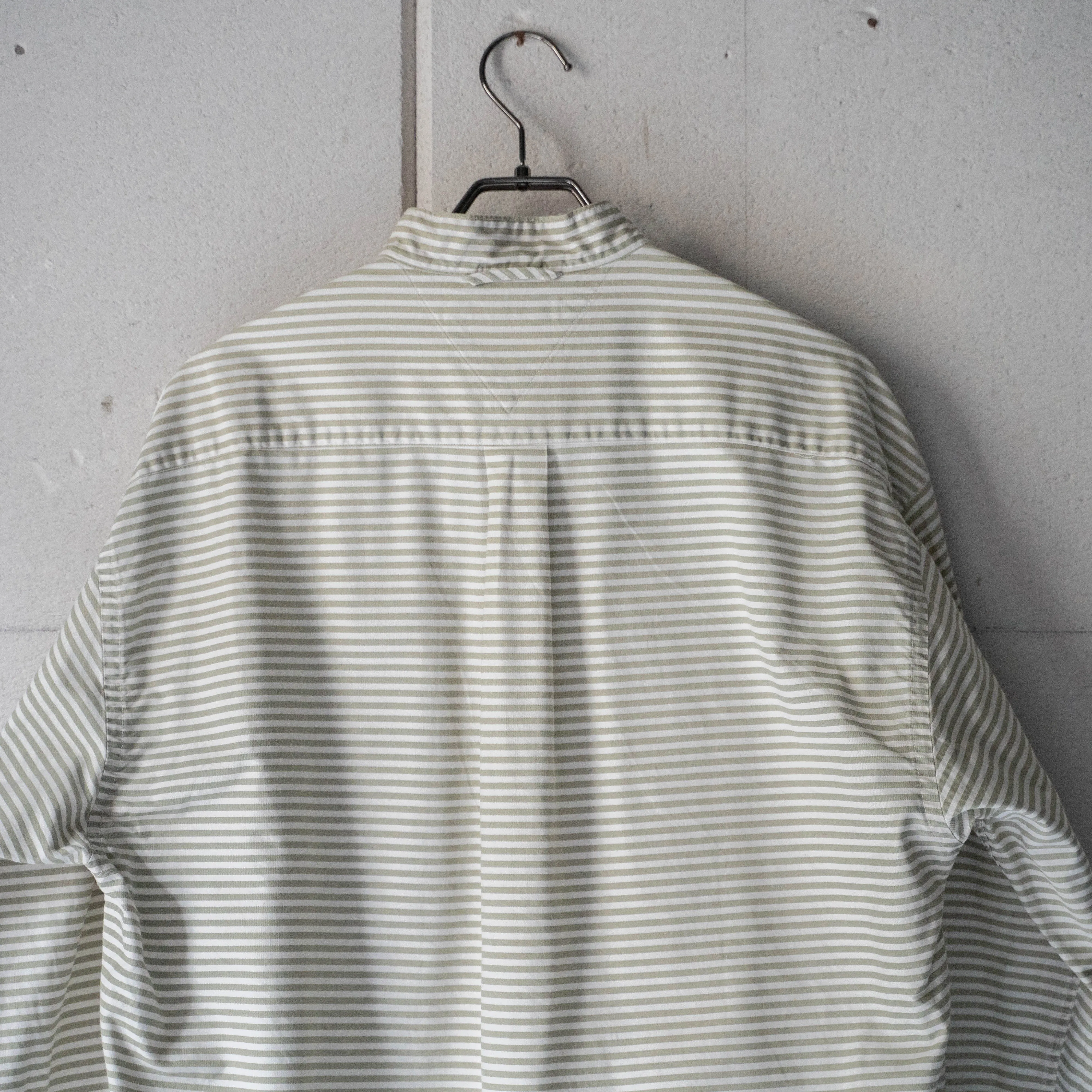 1990s 'TOMMY HILFIGER' collar less border shirt