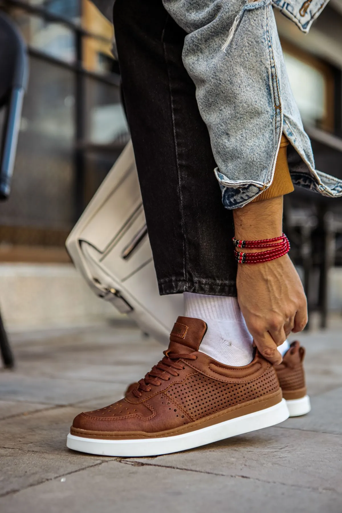 Brown Sneaker CH109