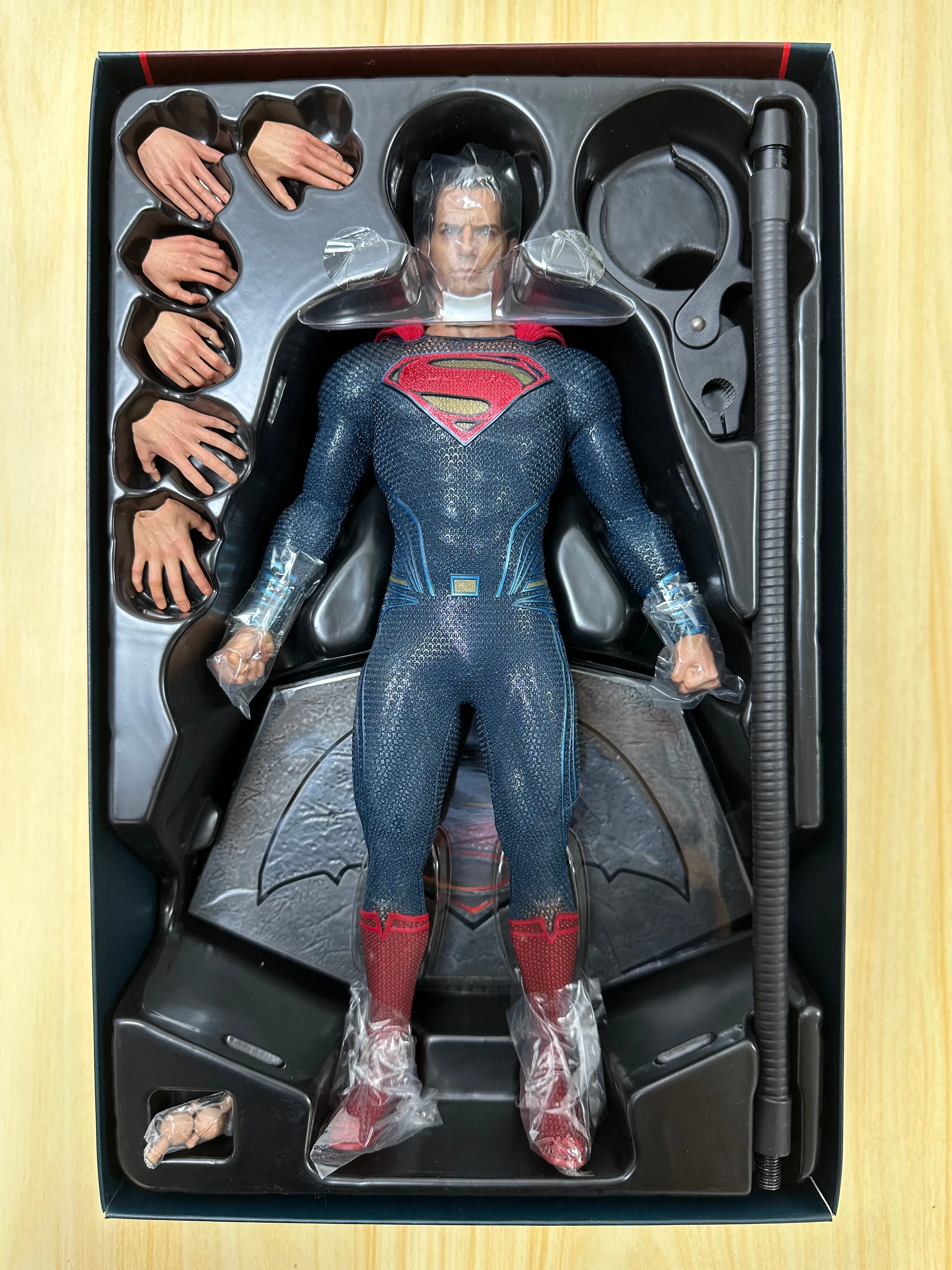 Hottoys Hot Toys 1/6 Scale MMS343 MMS 343 Batman v Superman Dawn of Justice - Superman (Normal Edition) Action Figure USED