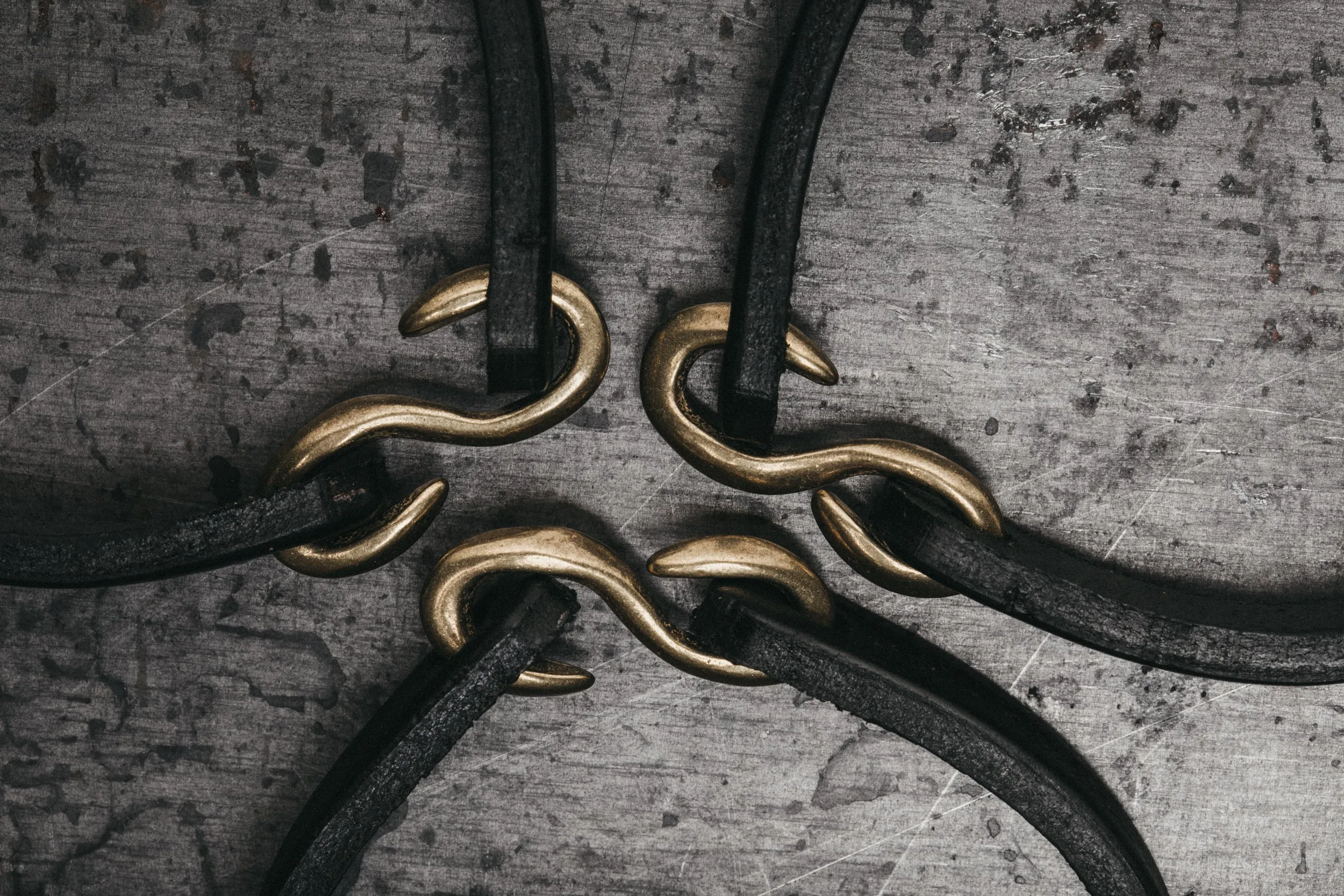 S-Curve Cuff Black
