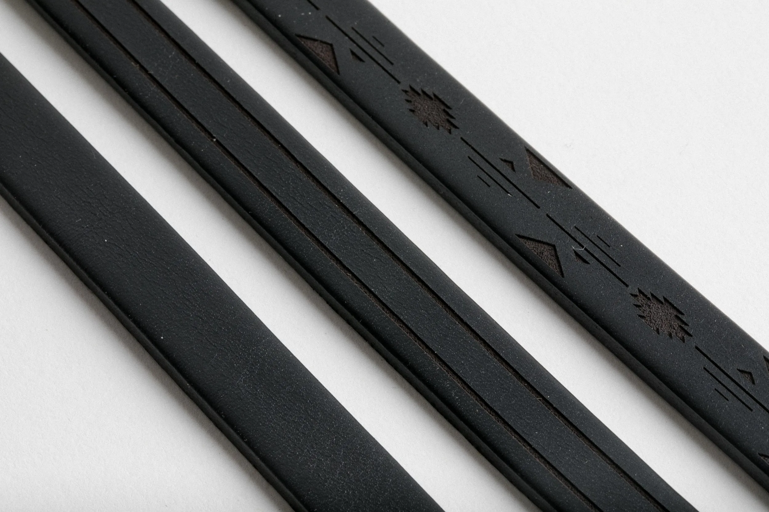 S-Curve Cuff Black