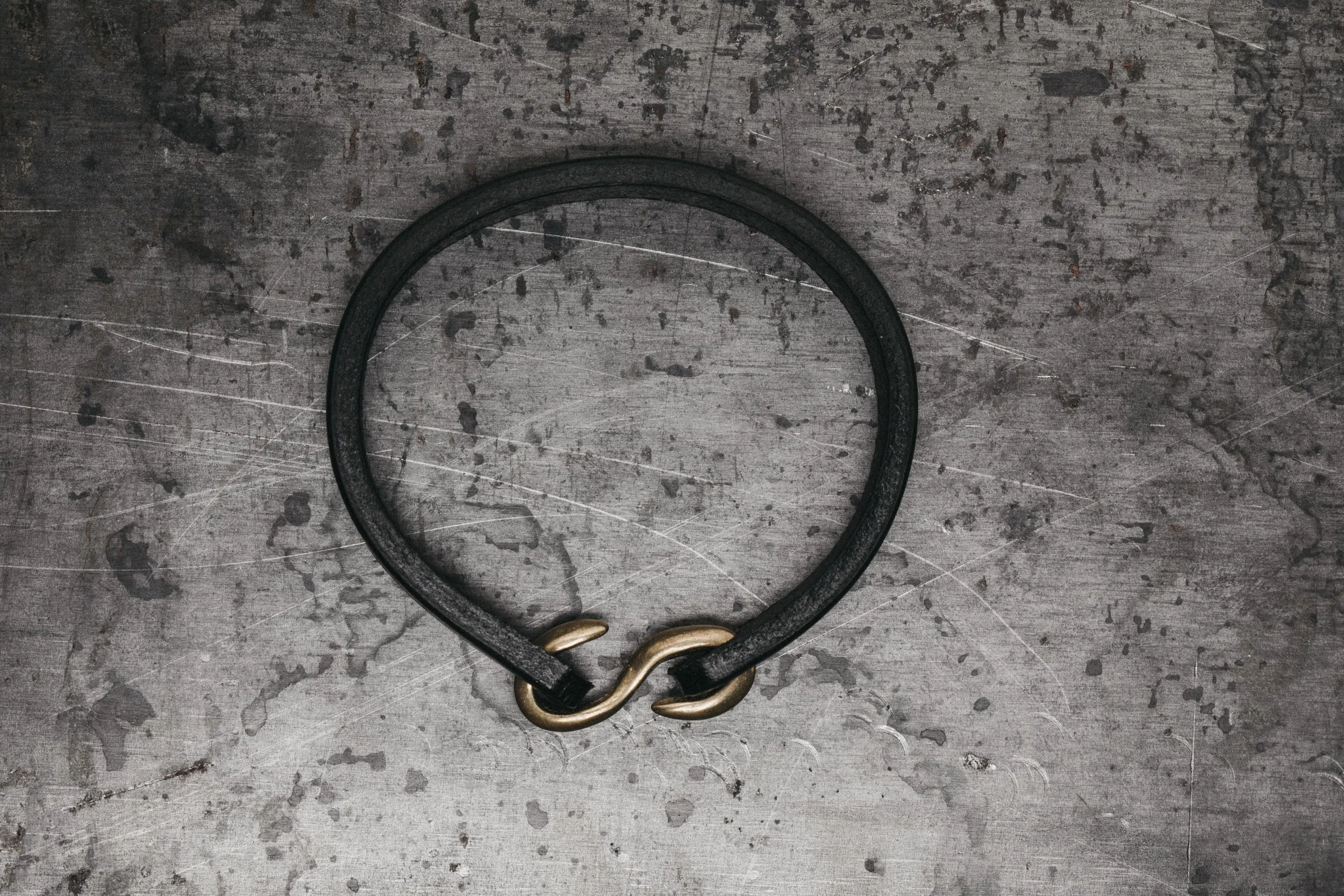S-Curve Cuff Black